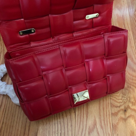 Red purse with gold straps - Picture 2 of 3